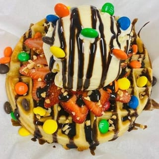 M&M NUTELLA & STRAWBERRY WAFFLES