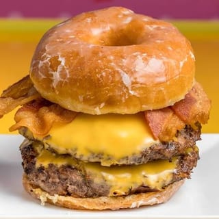 DONUT DOUBLE BACON CHEESEBURGER