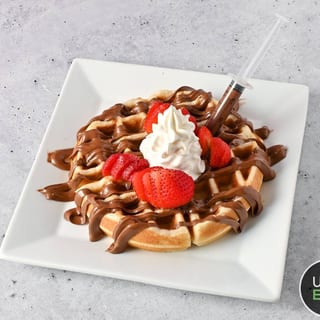 NUTELLA AND STRAWBERRY WAFFLE