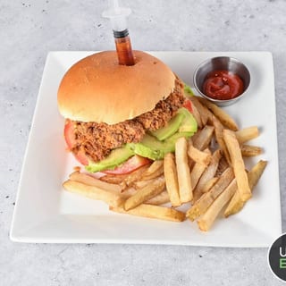 FRIED CHICKEN SANDWICH WITH FRIES