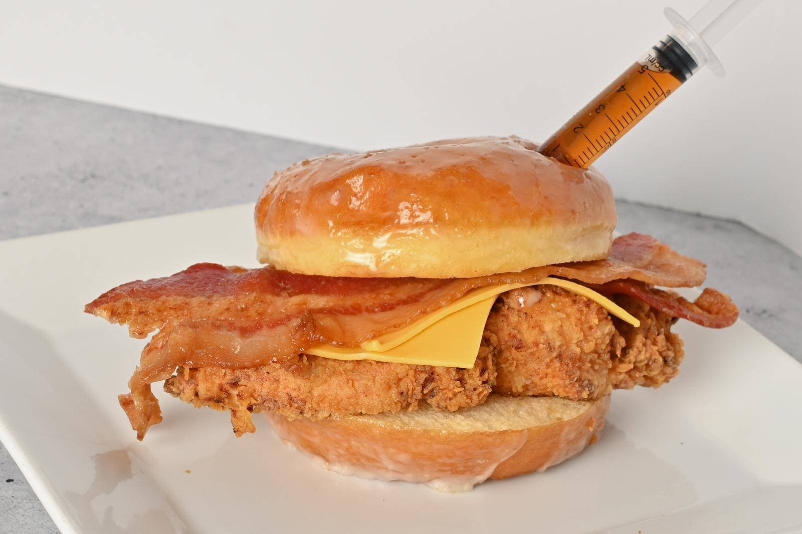 FRIED CHICKEN ON DONUT WITH FRIES (CHEESE &BACON).