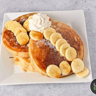 SALTED CARAMEL AND BANANAS PANCAKES