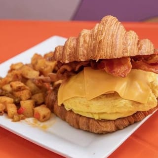 PROMO CROISSANT SANDWICH WITH HOME FRIES
